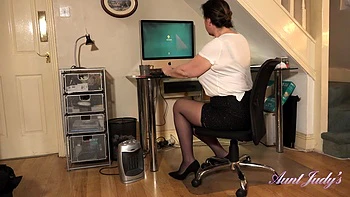Eva Jayne Masturbates After Sexting at the Office videos