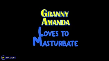 Granny Amanda Loves To Masturbate Her Mature Pussy videos
