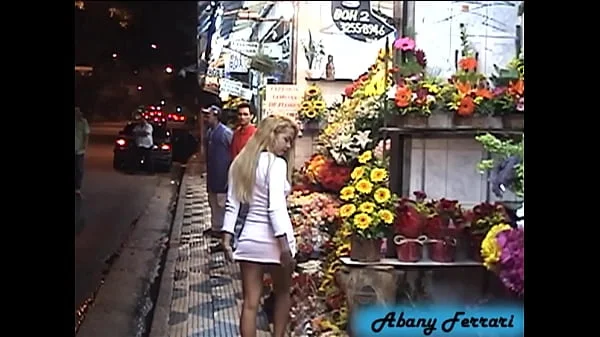 Inacreditável!!! Duas gatas Nuas dentro do Metrô e passageiro mete a mão videos