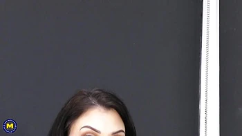 Super Hot MILF Roxy Mendez Is Teasing and Getting Ready for More videos