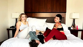 Electra Santiago - Double Domme Sweaty Foot Worship videos