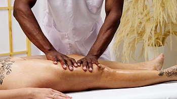 Mega Tetona Colombiana gets fucked while being massaged videos