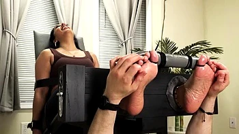 AmericanTickling – Julianas Beautiful Ticklish Laughter videos