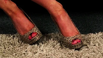 Sexy CFNM babes cocksucking a guy videos