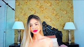 Pretty Blonde Fingers Her Wet Hole videos