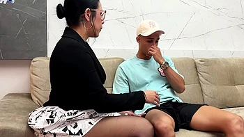 Colombian hooker Kylei Ellish gives imperious oral pleasure videos