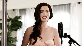 Brunette lesbian milf babes in cunt grinding videos