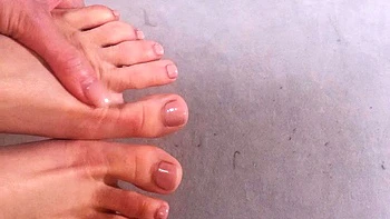 Amateur Foot Fetish Girlfriend Sucks and gives a Footjob videos