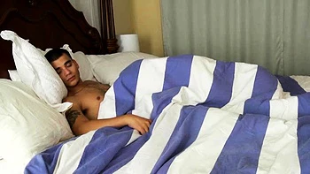 Two amateur blonde teen babes sucking huge fat cock videos