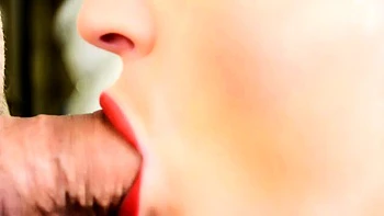 Heie MILF gibt einen schlampigen Blowjob  Amateur-Sperma-S videos