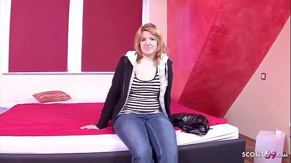 Schüchterne Jungfrau Studentin nach der Uni von alten Sack für Sex bezahlt videos