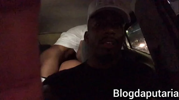 Casal inventa de foder dentro do carro do casal porra loka e acabo dando merda.: videos