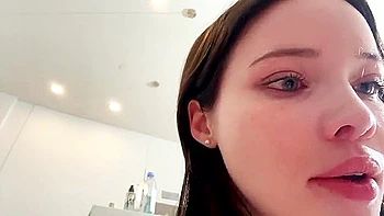 Sexy British Pawg Worships Huge Black Soul Pole videos