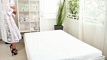 Cherry Kiss Wants an XXXtra Massage videos