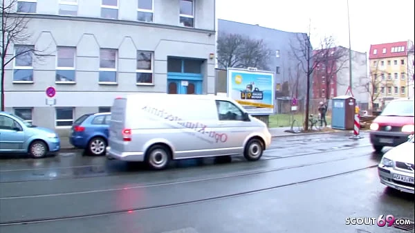 Reife deutsche Hausfrau in Leder Leggings bei Straßen Casting gefickt videos