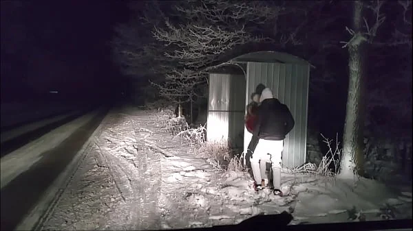 Przyjaciel męża rucha mnie przy drodze odwożąc do domu videos