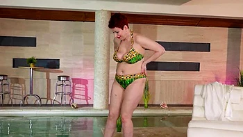 Busty MILF Lisa Pinelli In An Intimate Solo Scene videos