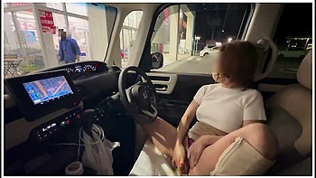 A Perverted, Big-breasted Milf Who Masturbates In The Car In Public Even If A Young Man Sees Her videos