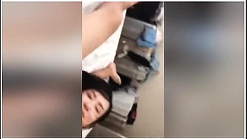 Fuck Girls 做错事 女友自觉蹲下来口交请求原谅 videos