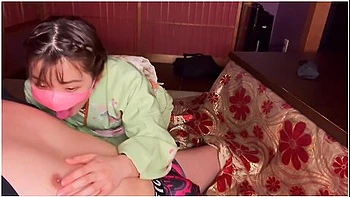 初詣帰りの１９才着物美少女をホtルに連れ込み中出しsexryoyuu素人カッフル//歳の差/女子大生/スタイル抜群/色白/美乳/着物/スマホ撮影/english Subtitles videos