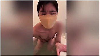 自撮りオtニー元アイトル現役olのお風呂マンコ潮吹きオtニ videos