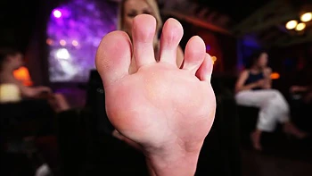 Blonde Cherry Kiss Playfully Licks Her Sexy Foot videos