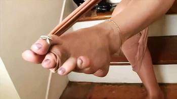 Beautiful mature blonde Dana Divine is wearing her sexy nylons videos