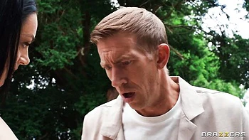 Sweetheart Klara Divine swallows two cumshot after FMM fuck videos