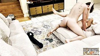 Beautiful sweetheart Leslie Monroe likes jumping on a big boner videos