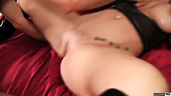 Big-boobed hottie Tiffany Fox likes riding on a massive sausage videos