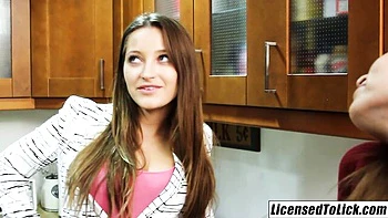 Looking-good Amber and Dani's eating pussy porn videos