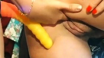 Amateur college lesbians lick pussy in reality groupsex videos