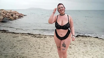 Queen has a very hot ass! - Jacquie et Michel TV videos