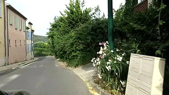 Angela discovers sapphic pleasures with an expert! - Jacquie et Michel TV videos