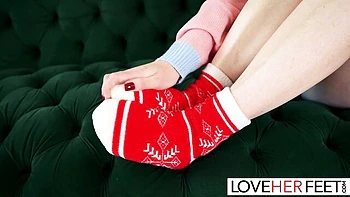 Bubbly Paris White's feet movie videos