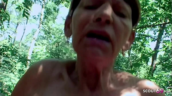 81 Jahre alte Oma mit dem Handy vom Stief Enkel beim Skandel Sex gefilmt videos