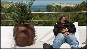 Jennifer Love Shows up and Makes a Complete Stranger Cum - Private Porn Sex Videos videos