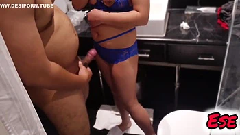 Alisha Bhabhi Fucks With Waiter In The Resturants Washroom videos