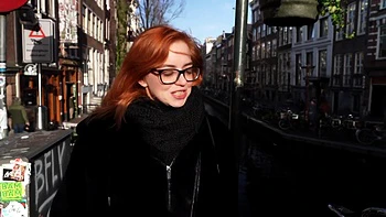 Malicia, 24 years old, cam-girl with various talents... - Jacquie et Michel TV videos