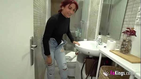 Andalusian babe showers, masturbates and receives a GREAT POUNDING! videos