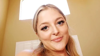 Jill Taylor gets her long blonde hair covered with cum videos