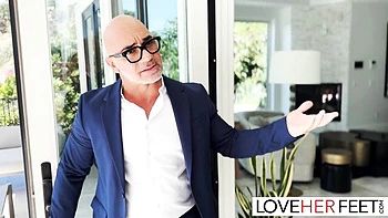 Watch hottie Linda Lan's dirt videos