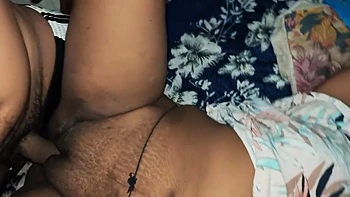 Desi Hot Aunty Ko Aadhi Raat Ko Plang Thod Chudai Kii videos