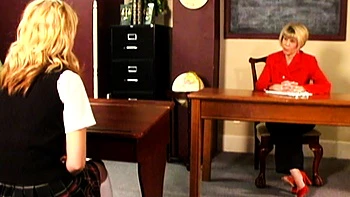 Amateur blonde with sexy ass happy to fuck guys videos