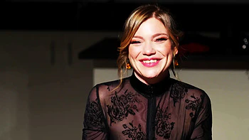 Luth rubs shoulders with three stallions in a Dantesque gang-bang! - Jacquie et Michel TV videos