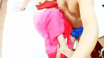 Saree Wife Cheating Her Husband Wearing Red Bra videos