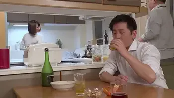 美人で評判の婚約者がオレの父親とヤッていました - 菊川みつ葉 2 videos