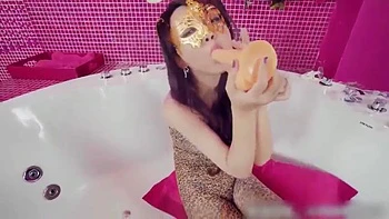 Fisting queen Zhou Xiaolin - vaginal toilet brush: Stripchat, Asian  Masturbation Porn videos