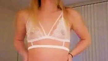 Mariaqt Live Cam Posing In White Lingerie videos
