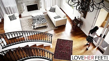 She Loves Black featuring Isiah Maxwell's babe dirt videos